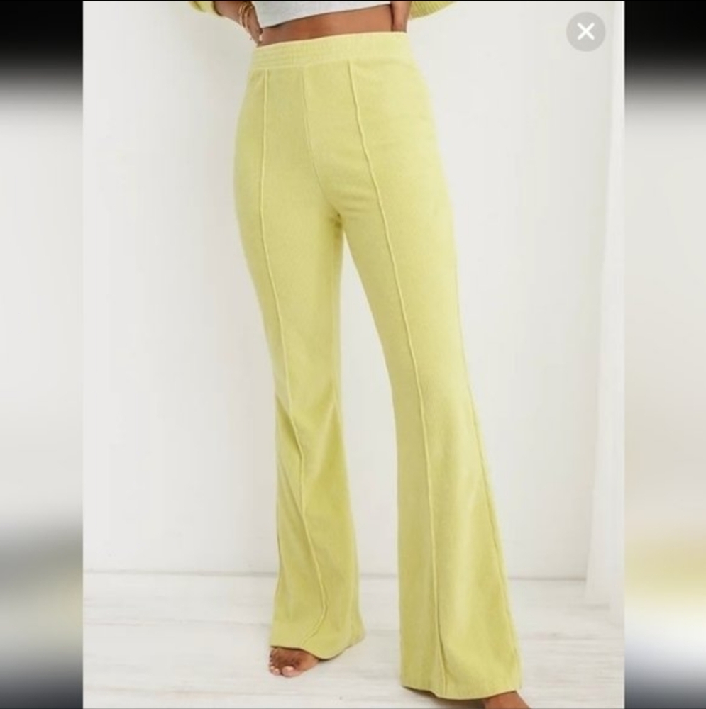 AERIE | Women's Batalia  Green Groove-On Ribbed Velour Flare Pant